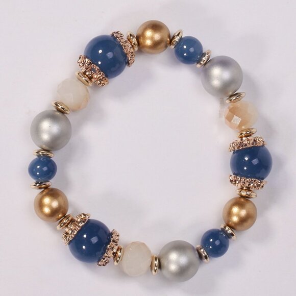 Multilayer Leaf Pendant Bracelet - Picture 5 of 5